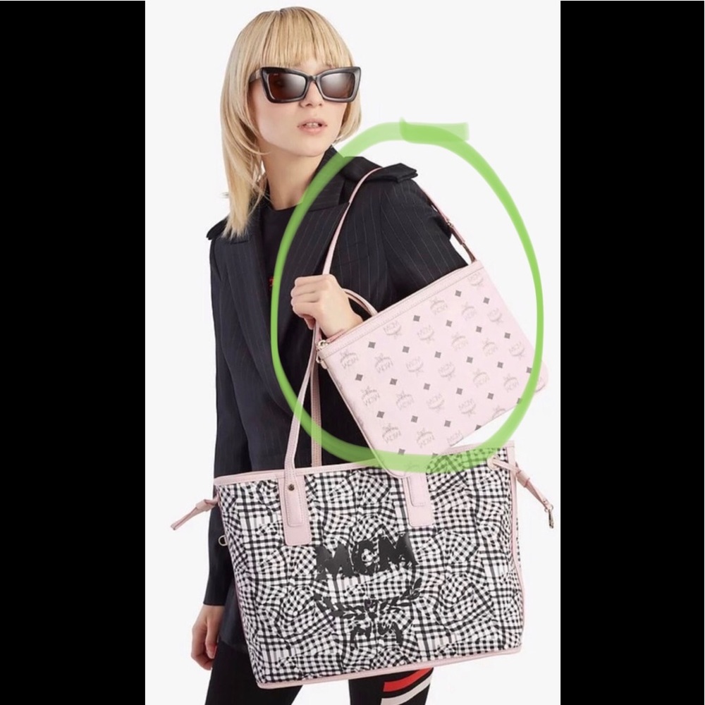 🛑 SOLD MCM Visetos Pouch Wristlet that comes w/Liz Newest Powder Pink version